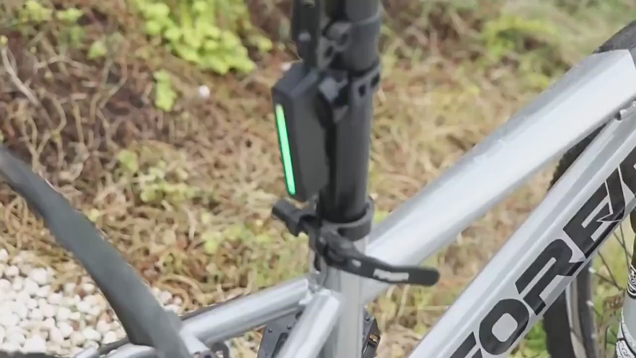 Black vertical bike rear light with slim bar lens